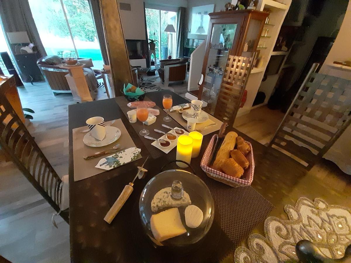 Dans Un Jardin Bb Et Jacuzzi Acomodação com café da manhã Mandelieu Exterior foto