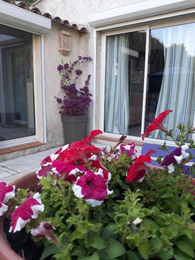 Dans Un Jardin Bb Et Jacuzzi Acomodação com café da manhã Mandelieu Exterior foto