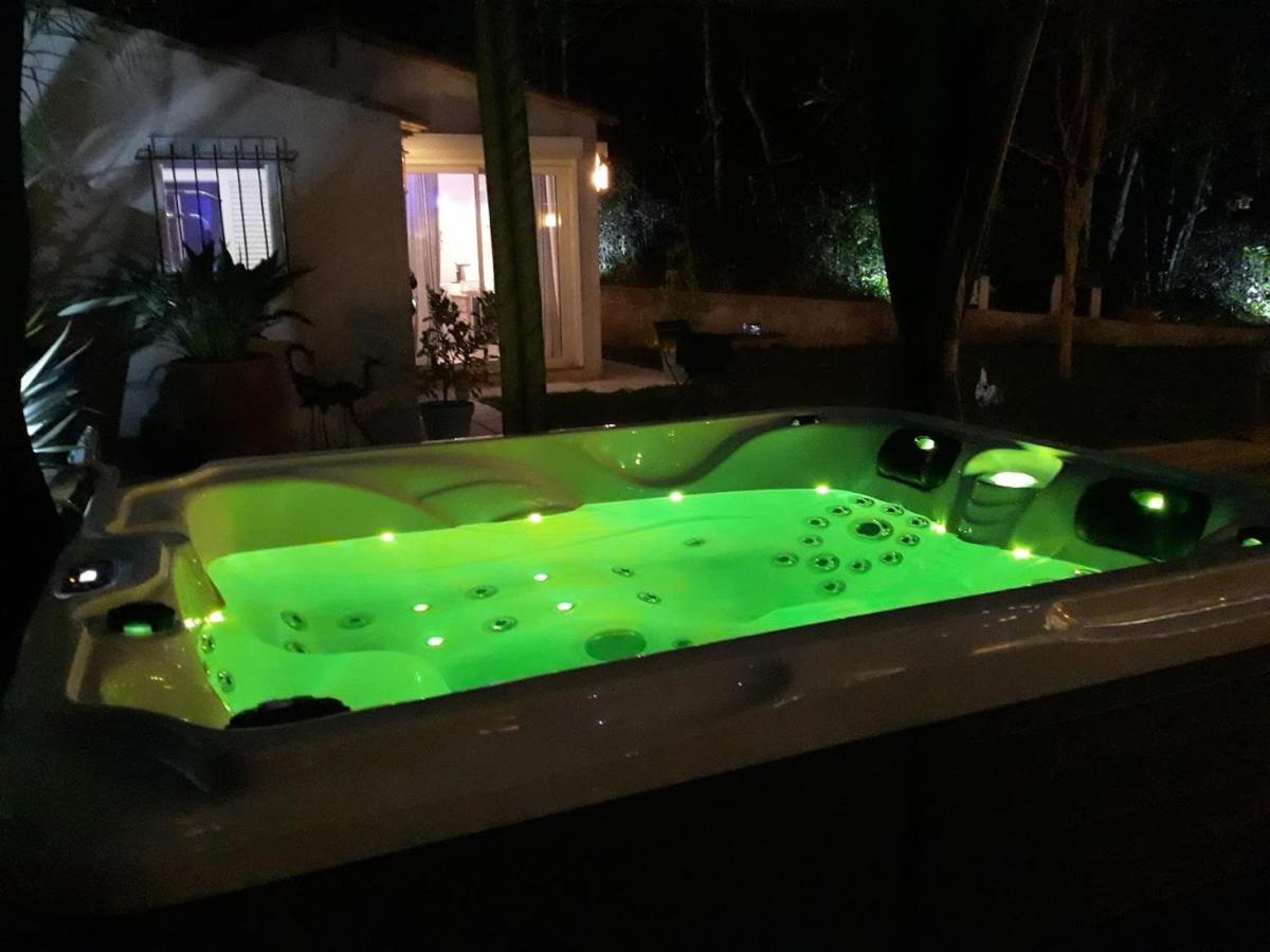 Dans Un Jardin Bb Et Jacuzzi Acomodação com café da manhã Mandelieu Exterior foto