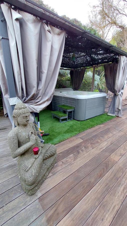 Dans Un Jardin Bb Et Jacuzzi Acomodação com café da manhã Mandelieu Exterior foto