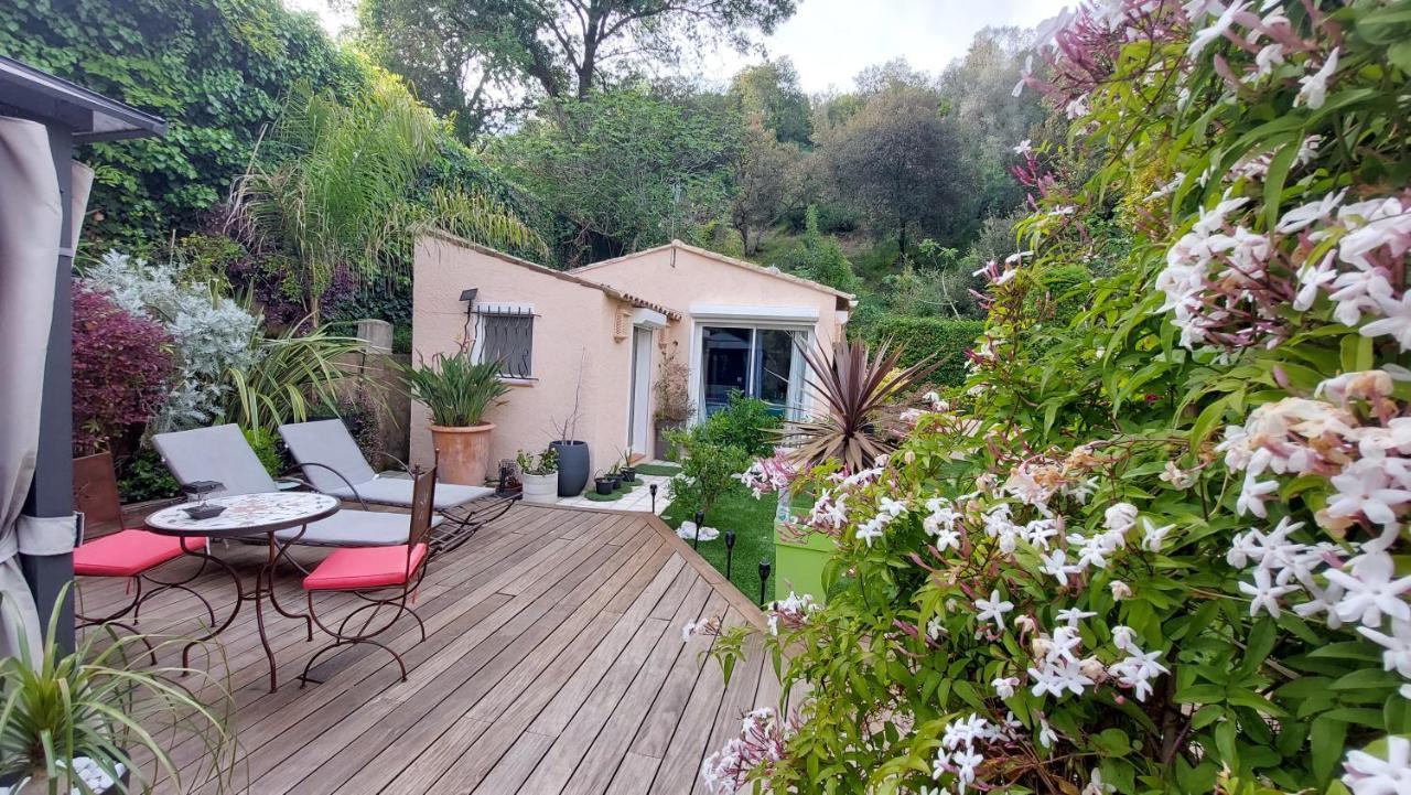 Dans Un Jardin Bb Et Jacuzzi Acomodação com café da manhã Mandelieu Exterior foto