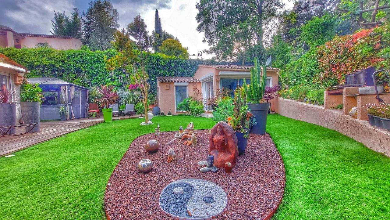 Dans Un Jardin Bb Et Jacuzzi Acomodação com café da manhã Mandelieu Exterior foto